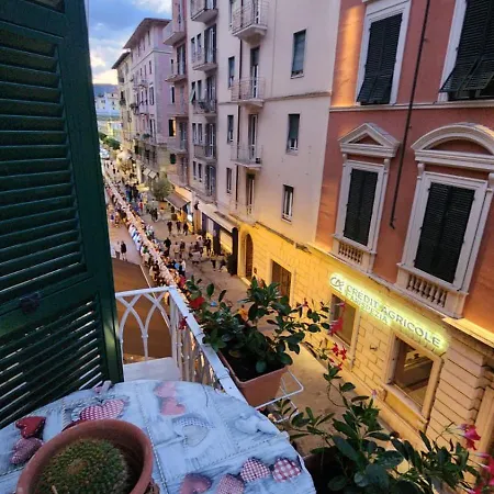 Byron Centro Parco Cinque Terre شقة لا سبيتسْيا